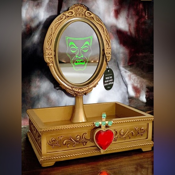 Bath & Body Works Accessories - BBW Evil Queen Light-Up Mirror and Body Care Tray, NWT